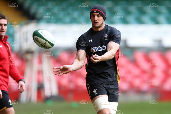 030216 - Wales Rugby Training - Sam Warburton during training