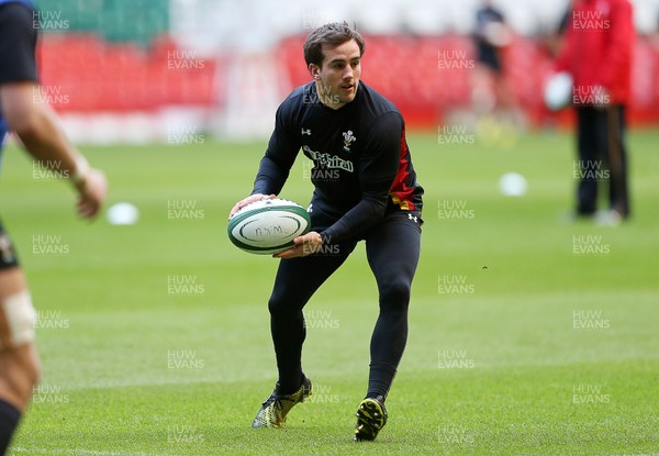 030216 - Wales Rugby Training - Matthew Morgan during training