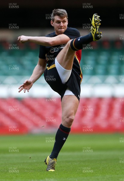 030216 - Wales Rugby Training - Dan Biggar during training