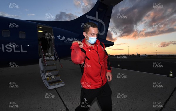 221020 - Wales Rugby Squad Travel to Paris - George North gets off the plane after arriving in Paris