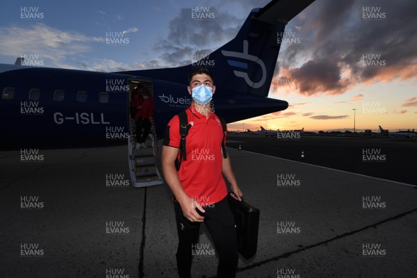 221020 - Wales Rugby Squad Travel to Paris - Louis Rees-Zammit gets off the plane after arriving in Paris