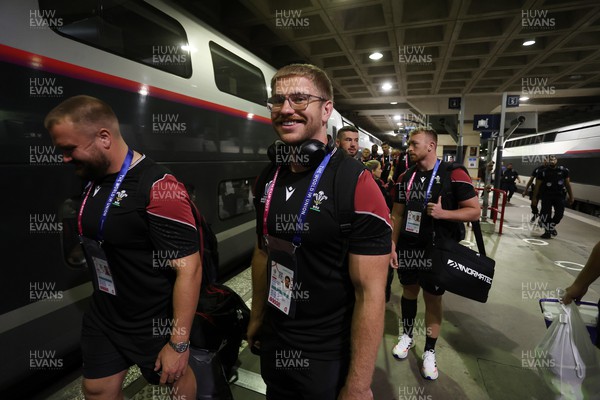 070923 - The Wales Rugby Travel from Paris to Bordeaux on the train ahead of their opening Rugby World Cup game -  Aaron Wainwright boarding the train