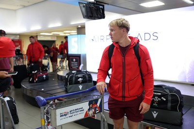 130726 - Wales Rugby team travel to South Africa from Argentina - Blair Murray