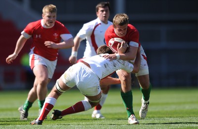 12.04.09 - Wales Under 16s v England Under 16s - 4 Nations Under 16/17 Tournament 2009 - Wales' Calum Thomas. 