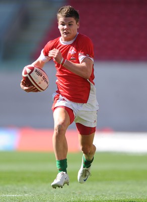 12.04.09 - Wales Under 16s v England Under 16s - 4 Nations Under 16/17 Tournament 2009 - Wales' Harry Robinson. 