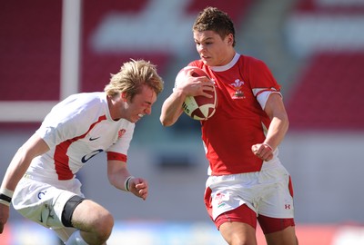 12.04.09 - Wales Under 16s v England Under 16s - 4 Nations Under 16/17 Tournament 2009 - Wales' Harry Robinson. 