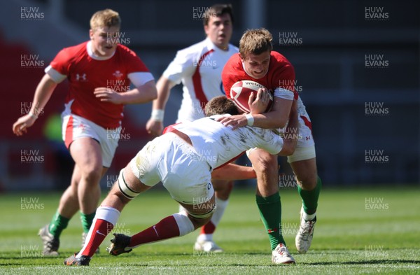 12.04.09 - Wales Under 16s v England Under 16s - 4 Nations Under 16/17 Tournament 2009 - Wales' Calum Thomas. 