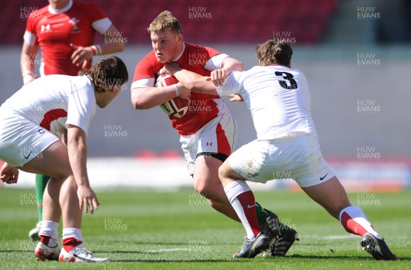 12.04.09 - Wales Under 16s v England Under 16s - 4 Nations Under 16/17 Tournament 2009 - Wales' Darran Harris. 