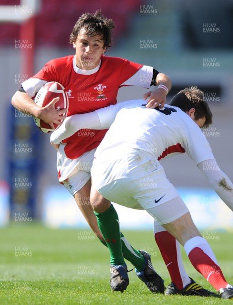 12.04.09 - Wales Under 16s v England Under 16s - 4 Nations Under 16/17 Tournament 2009 - Wales' Luke Treharne. 
