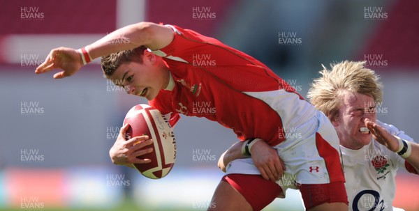 12.04.09 - Wales Under 16s v England Under 16s - 4 Nations Under 16/17 Tournament 2009 - Wales' Harry Robinson. 