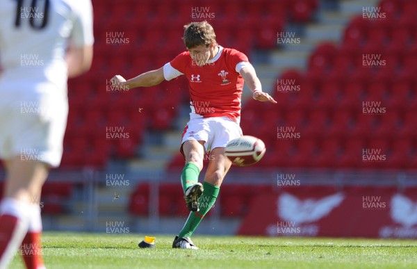 12.04.09 - Wales Under 16s v England Under 16s - 4 Nations Under 16/17 Tournament 2009 - Wales' Lewis Williams. 
