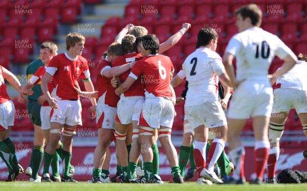 12.04.09 - Wales Under 16s v England Under 16s - 4 Nations Under 16/17 Tournament 2009 - Wales players celebrate win. 