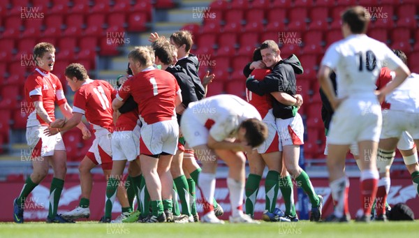 12.04.09 - Wales Under 16s v England Under 16s - 4 Nations Under 16/17 Tournament 2009 - Wales players celebrate win. 