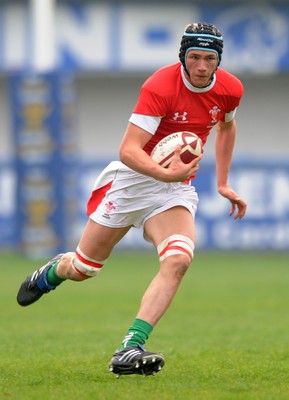 15.04.09 - Wales Under 16s v Italy Under 17s - 4 Nations Under 16/17 Tournament 2009 - Wales' Calum Thomas. 
