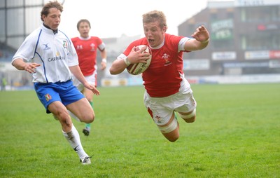 15.04.09 - Wales Under 16s v Italy Under 17s - 4 Nations Under 16/17 Tournament 2009 - Wales' Reuben Tucker. 