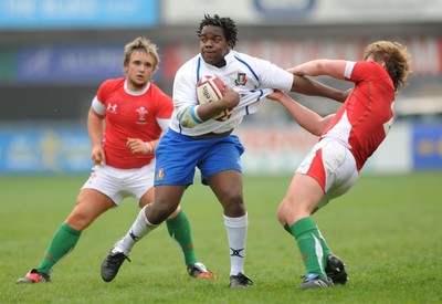 15.04.09 - Wales Under 16s v Italy Under 17s - 4 Nations Under 16/17 Tournament 2009 - Italy's Offorlino Ikenna. 