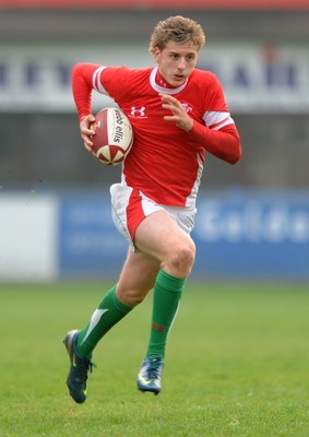 15.04.09 - Wales Under 16s v Italy Under 17s - 4 Nations Under 16/17 Tournament 2009 - Wales' Cieran Driscoll. 