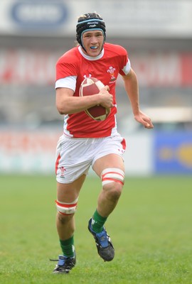 15.04.09 - Wales Under 16s v Italy Under 17s - 4 Nations Under 16/17 Tournament 2009 - Wales' Calum Thomas. 