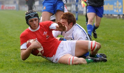 15.04.09 - Wales Under 16s v Italy Under 17s - 4 Nations Under 16/17 Tournament 2009 - Wales' Calum Thomas. 