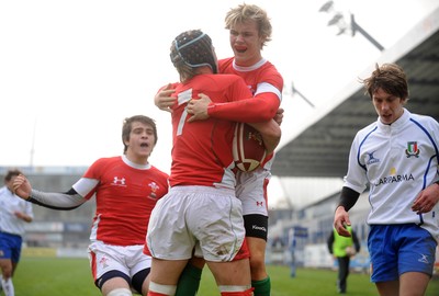15.04.09 - Wales Under 16s v Italy Under 17s - 4 Nations Under 16/17 Tournament 2009 - Wales' Calum Thomas. 