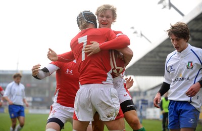 15.04.09 - Wales Under 16s v Italy Under 17s - 4 Nations Under 16/17 Tournament 2009 - Wales' Calum Thomas. 