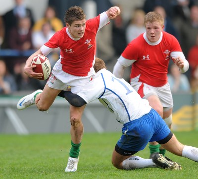 15.04.09 - Wales Under 16s v Italy Under 17s - 4 Nations Under 16/17 Tournament 2009 - Wales' Harry Robinson. 