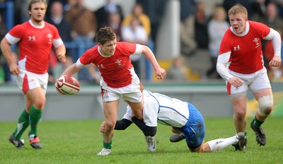 15.04.09 - Wales Under 16s v Italy Under 17s - 4 Nations Under 16/17 Tournament 2009 - Wales' Harry Robinson. 