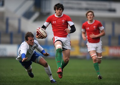 15.04.09 - Wales Under 16s v Italy Under 17s - 4 Nations Under 16/17 Tournament 2009 - Wales' Thomas Pascoe. 