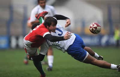 15.04.09 - Wales Under 16s v Italy Under 17s - 4 Nations Under 16/17 Tournament 2009 - Wales' Thomas Pascoe. 