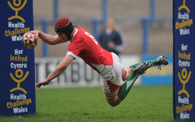 15.04.09 - Wales Under 16s v Italy Under 17s - 4 Nations Under 16/17 Tournament 2009 - Wales' Will Thomas. 