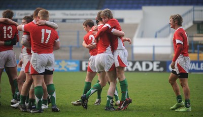 15.04.09 - Wales Under 16s v Italy Under 17s - 4 Nations Under 16/17 Tournament 2009 - Wales players celebrate win. 