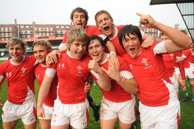 15.04.09 - Wales Under 16s v Italy Under 17s - 4 Nations Under 16/17 Tournament 2009 - Wales players celebrate win. 