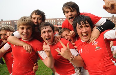 15.04.09 - Wales Under 16s v Italy Under 17s - 4 Nations Under 16/17 Tournament 2009 - Wales players celebrate win. 