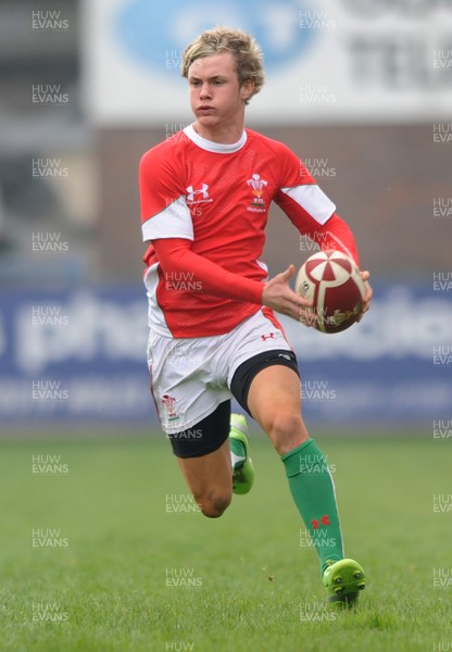 15.04.09 - Wales Under 16s v Italy Under 17s - 4 Nations Under 16/17 Tournament 2009 - Wales' Matthew Roberts. 
