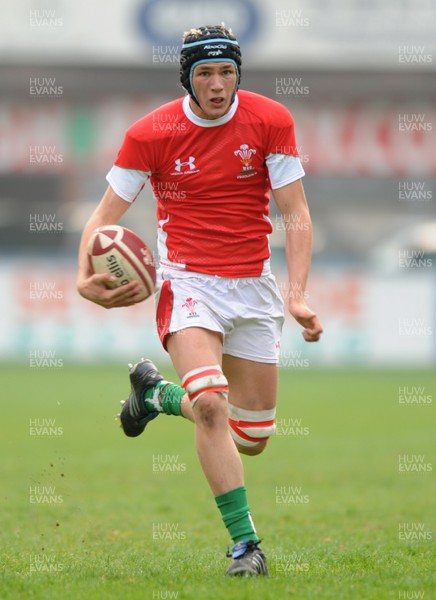15.04.09 - Wales Under 16s v Italy Under 17s - 4 Nations Under 16/17 Tournament 2009 - Wales' Calum Thomas. 