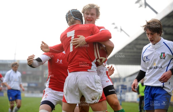 15.04.09 - Wales Under 16s v Italy Under 17s - 4 Nations Under 16/17 Tournament 2009 - Wales' Calum Thomas. 