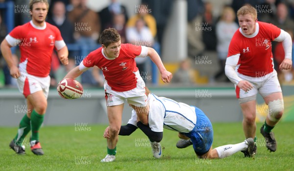 15.04.09 - Wales Under 16s v Italy Under 17s - 4 Nations Under 16/17 Tournament 2009 - Wales' Harry Robinson. 