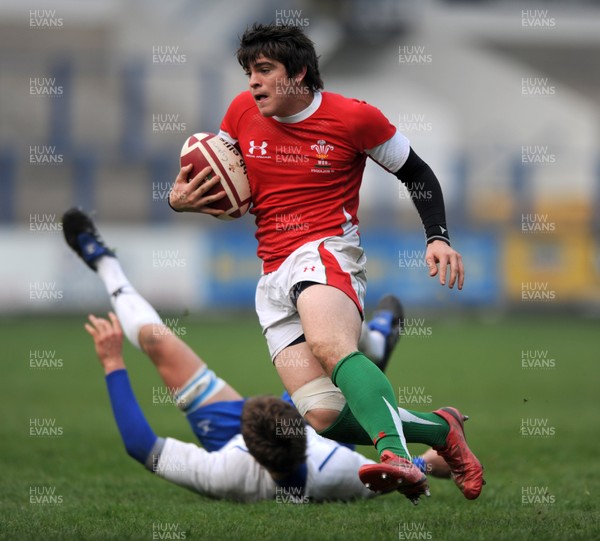 15.04.09 - Wales Under 16s v Italy Under 17s - 4 Nations Under 16/17 Tournament 2009 - Wales' Thomas Pascoe. 