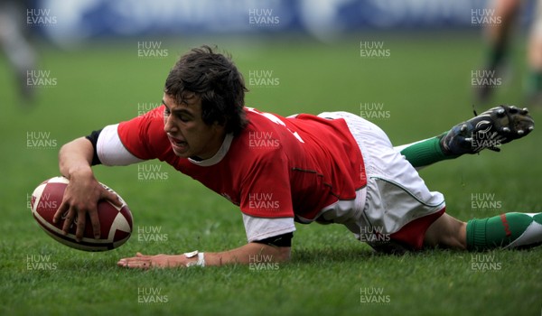 15.04.09 - Wales Under 16s v Italy Under 17s - 4 Nations Under 16/17 Tournament 2009 - Wales' Luke Treharne. 
