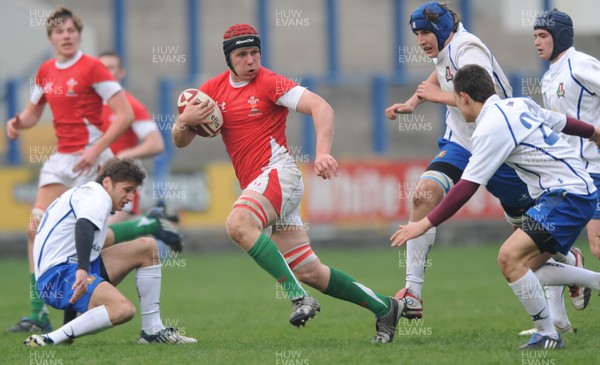 15.04.09 - Wales Under 16s v Italy Under 17s - 4 Nations Under 16/17 Tournament 2009 - Wales' Will Thomas. 