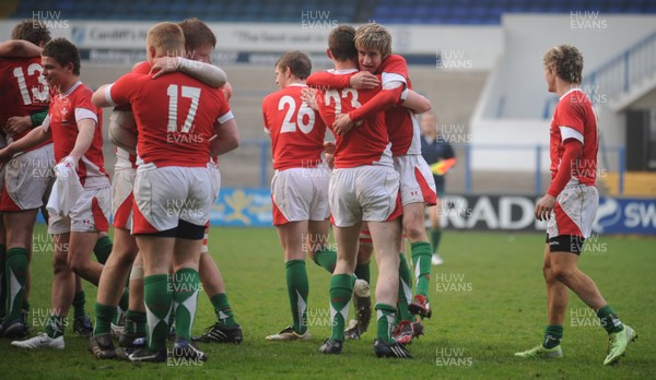 15.04.09 - Wales Under 16s v Italy Under 17s - 4 Nations Under 16/17 Tournament 2009 - Wales players celebrate win. 