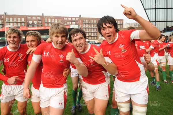 15.04.09 - Wales Under 16s v Italy Under 17s - 4 Nations Under 16/17 Tournament 2009 - Wales players celebrate win. 
