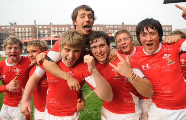 15.04.09 - Wales Under 16s v Italy Under 17s - 4 Nations Under 16/17 Tournament 2009 - Wales players celebrate win. 