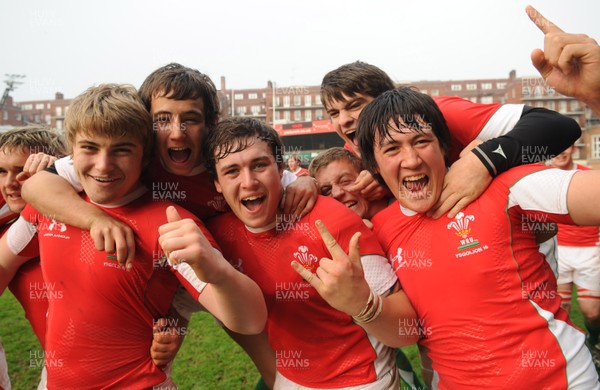 15.04.09 - Wales Under 16s v Italy Under 17s - 4 Nations Under 16/17 Tournament 2009 - Wales players celebrate win. 