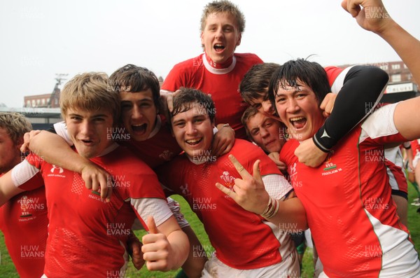 15.04.09 - Wales Under 16s v Italy Under 17s - 4 Nations Under 16/17 Tournament 2009 - Wales players celebrate win. 