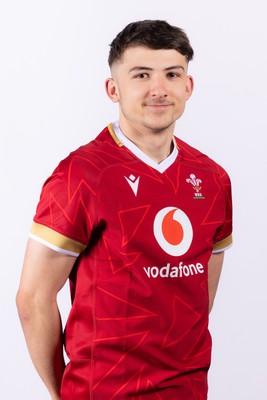 090325  Wales Men U18 Squad Portraits - Carter Pritchard