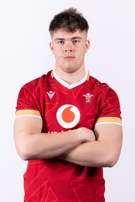 090325  Wales Men U18 Squad Portraits - Elis Cox