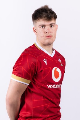 090325  Wales Men U18 Squad Portraits - Elis Cox