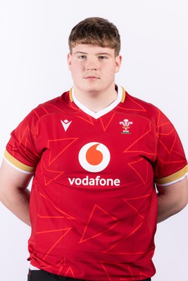 090325  Wales Men U18 Squad Portraits - Scott Crewe