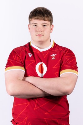 090325  Wales Men U18 Squad Portraits - Scott Crewe